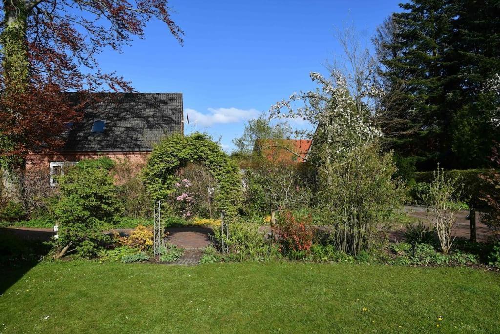 Unser Traumhaus Mit Wunderschoenem Garten Aurich Exterior foto