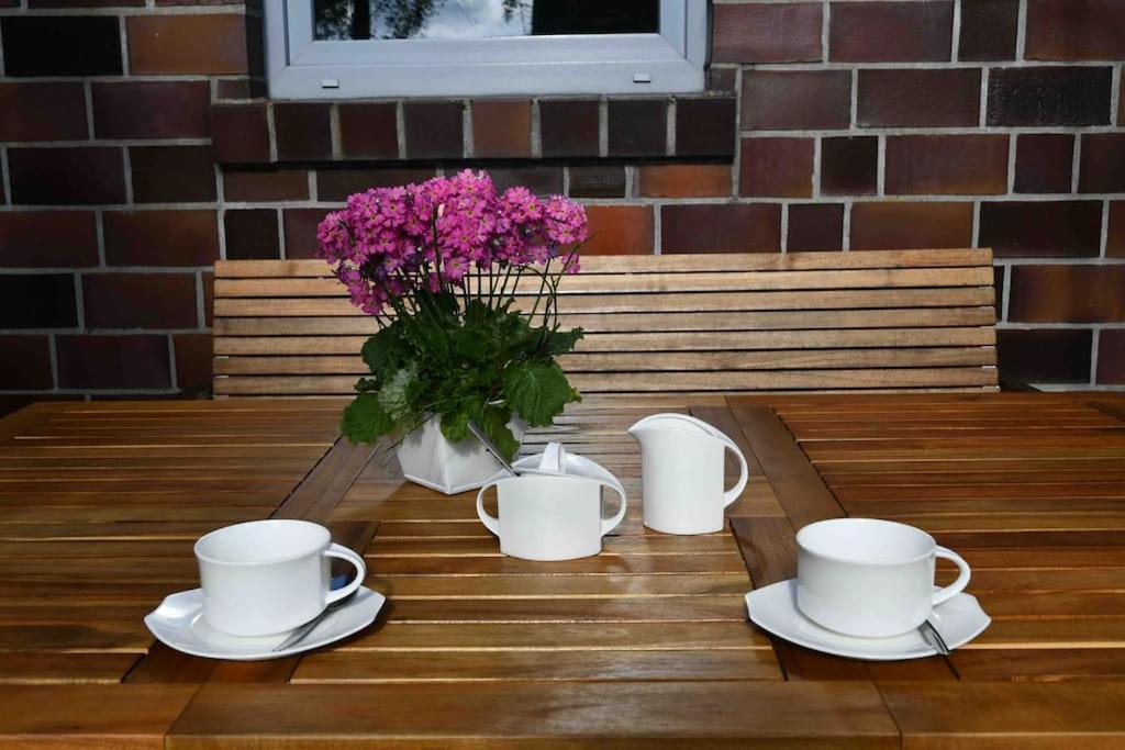 Unser Traumhaus Mit Wunderschoenem Garten Aurich Exterior foto