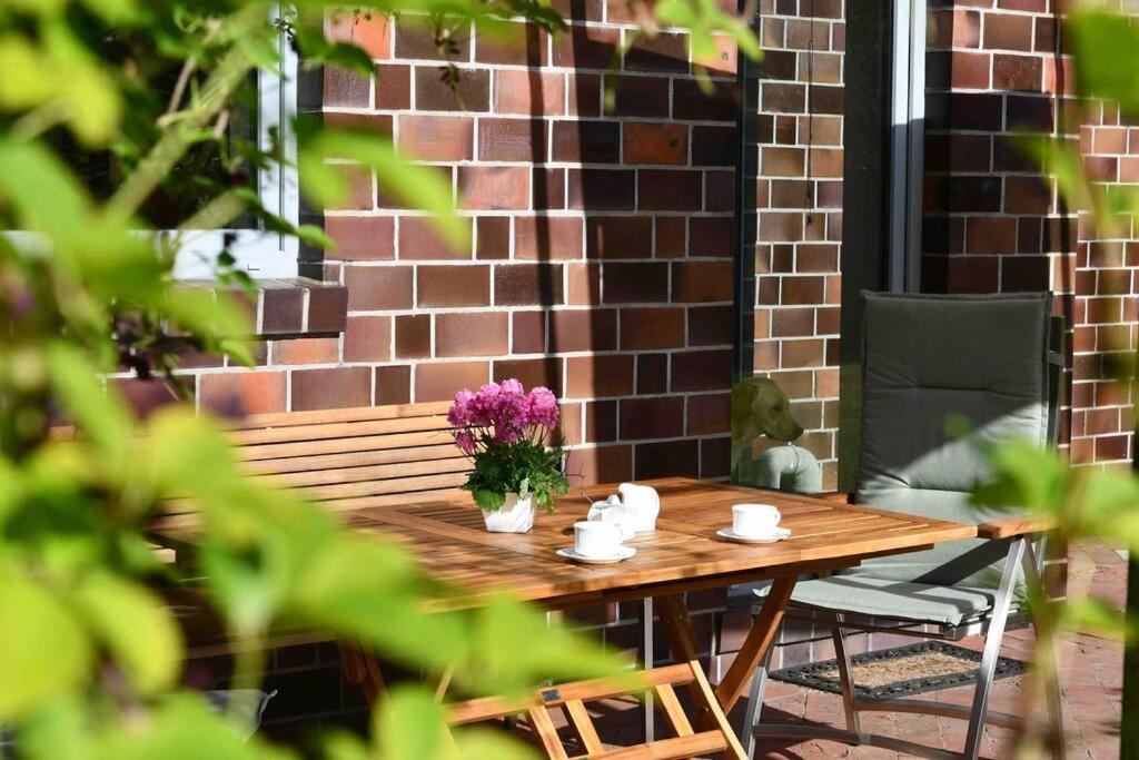 Unser Traumhaus Mit Wunderschoenem Garten Aurich Exterior foto