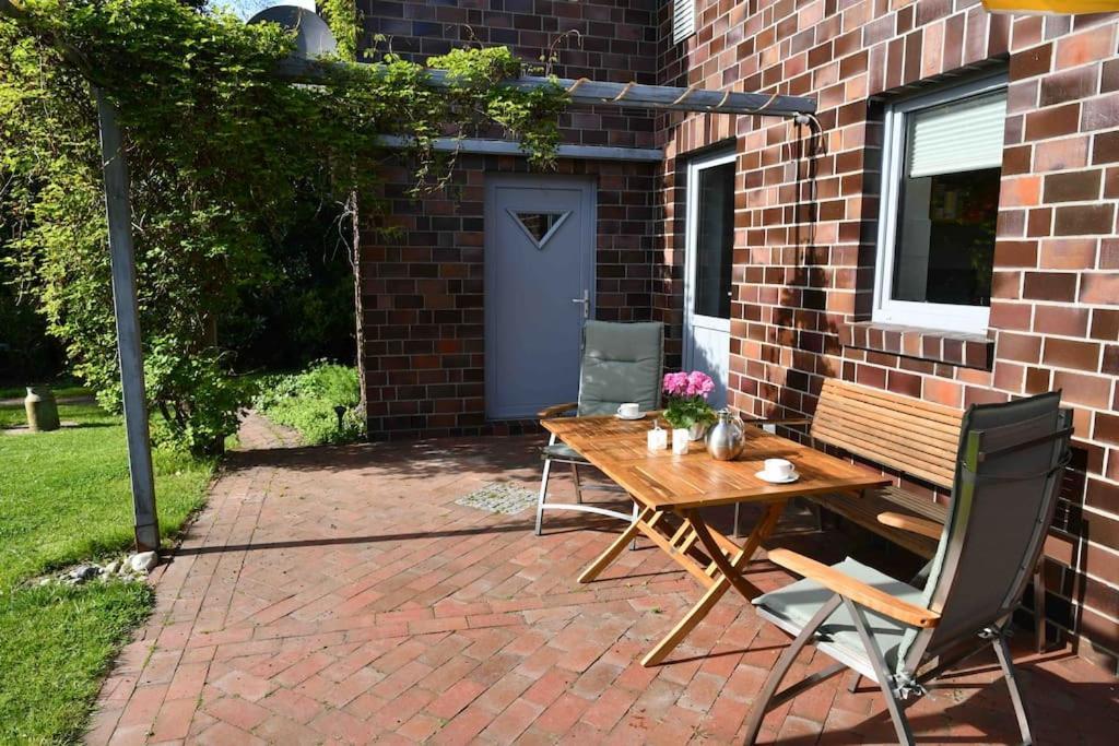 Unser Traumhaus Mit Wunderschoenem Garten Aurich Exterior foto
